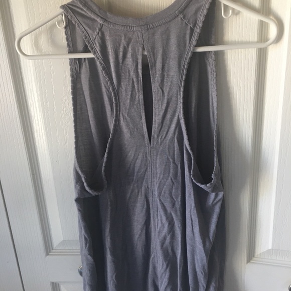 Old navy active top - Picture 3 of 4